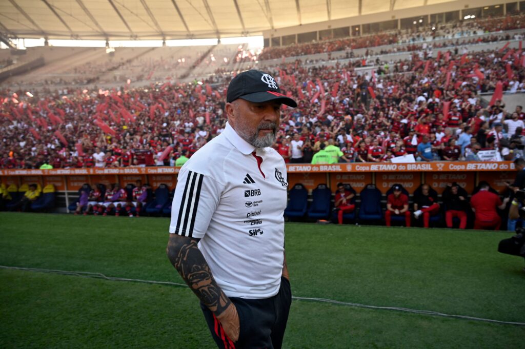 Sampaoli tem saída certa após a final da Copa do Brasil, contra o São Paulo, mas pode sair hoje caso Flamengo seja derrotado pelo Goiás