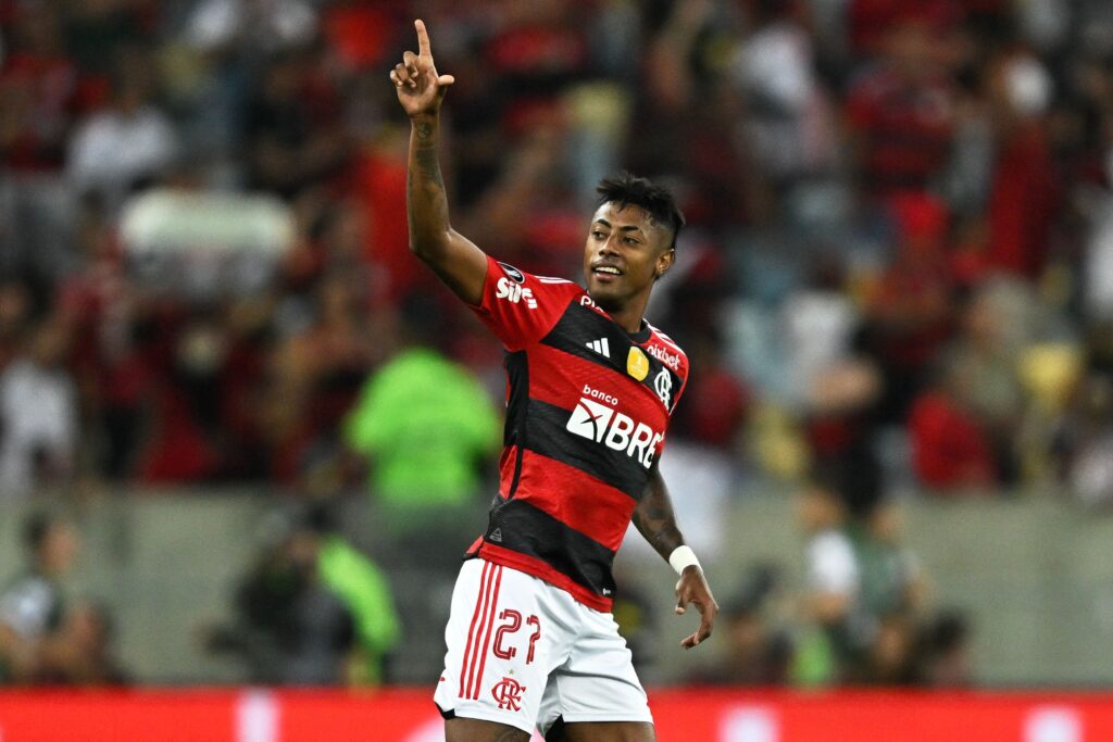 Bruno Henrique negocia renovação com Flamengo e São Paulo se interessa no jogador