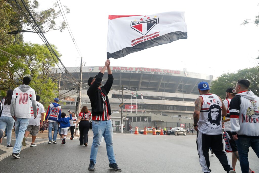 Torcedores do São Paulo têm ingressos da Copa do Brasil roubados no Morumbi