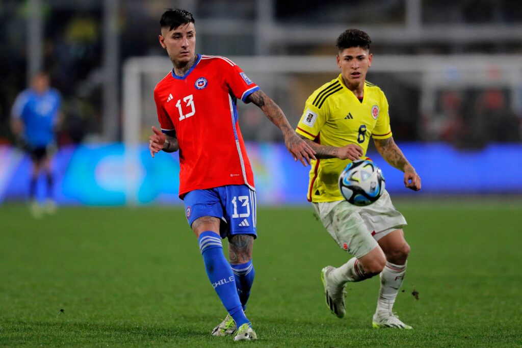 Pulgar se recupera de estreia ruim e é destaque defensivo em jogo do Chile