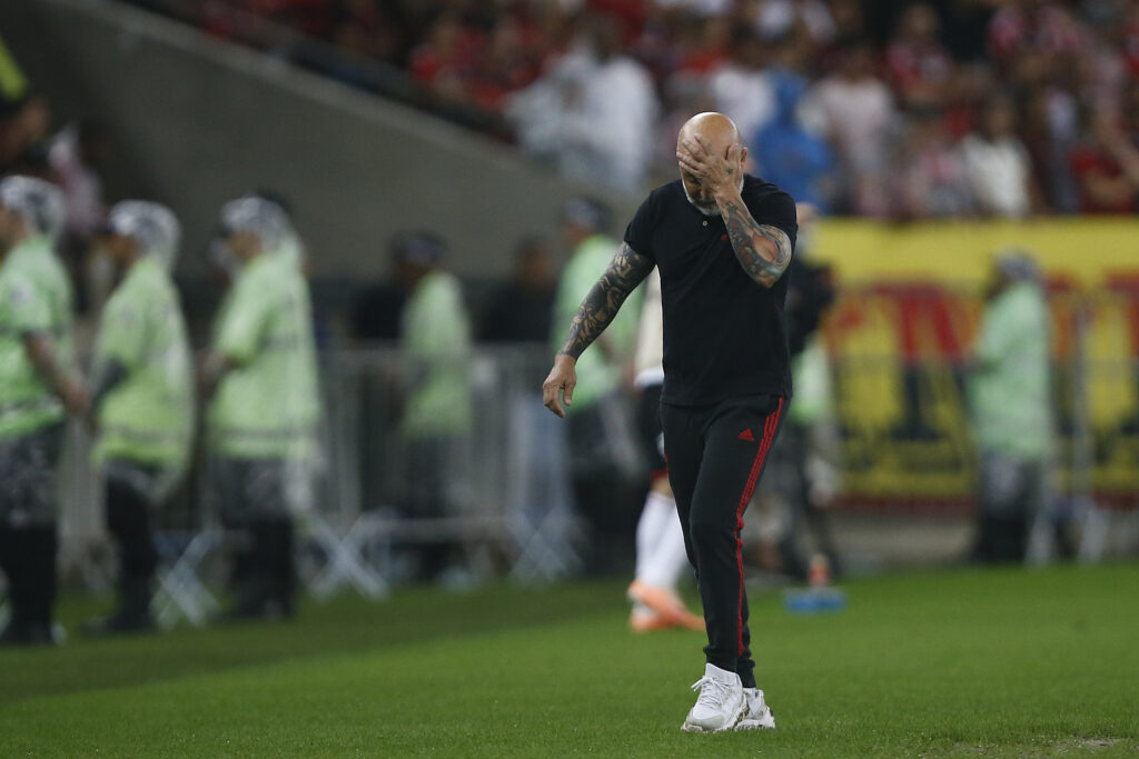 Entre a especulação por Tite e a preparação para enfrentar o Bahia, Flamengo trocou de treinador em marcha lenta. Relembre dia a dia