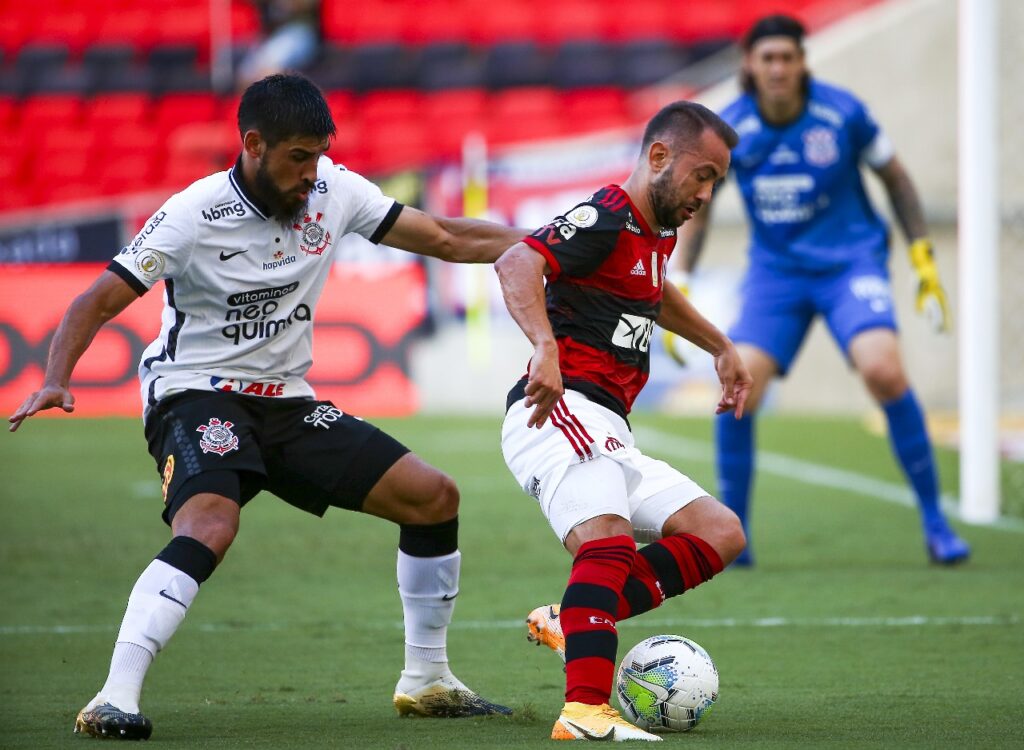 Alvo do Flamengo, Bruno Méndez marca Everton Ribeiro no Maracanã, em 2021