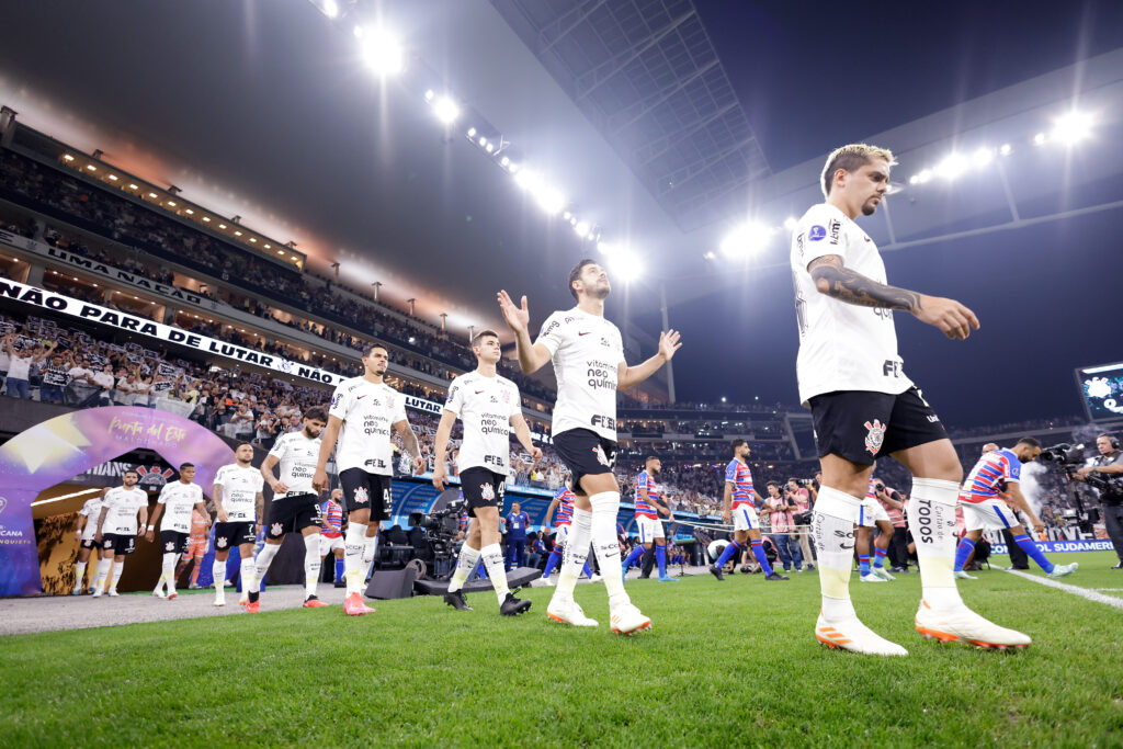 Flamengo e Corinthians jogam pela 26ª rodada do Campeonato Brasileiro neste sábado (7), na Neo Química Arena