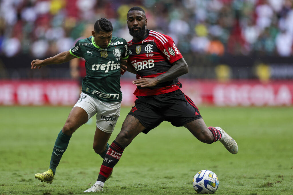 Flamengo x Palmeiras acontece no Maracanã pela 33ª rodada do Campeonato Brasileiro