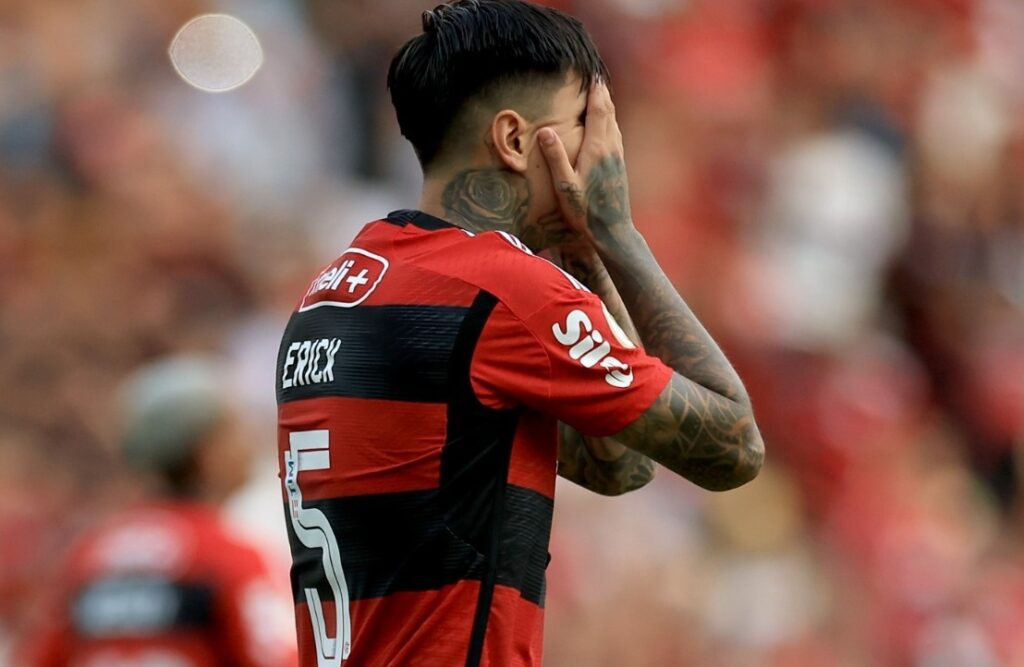 Erick Pulgar lamenta lance pelo Flamengo