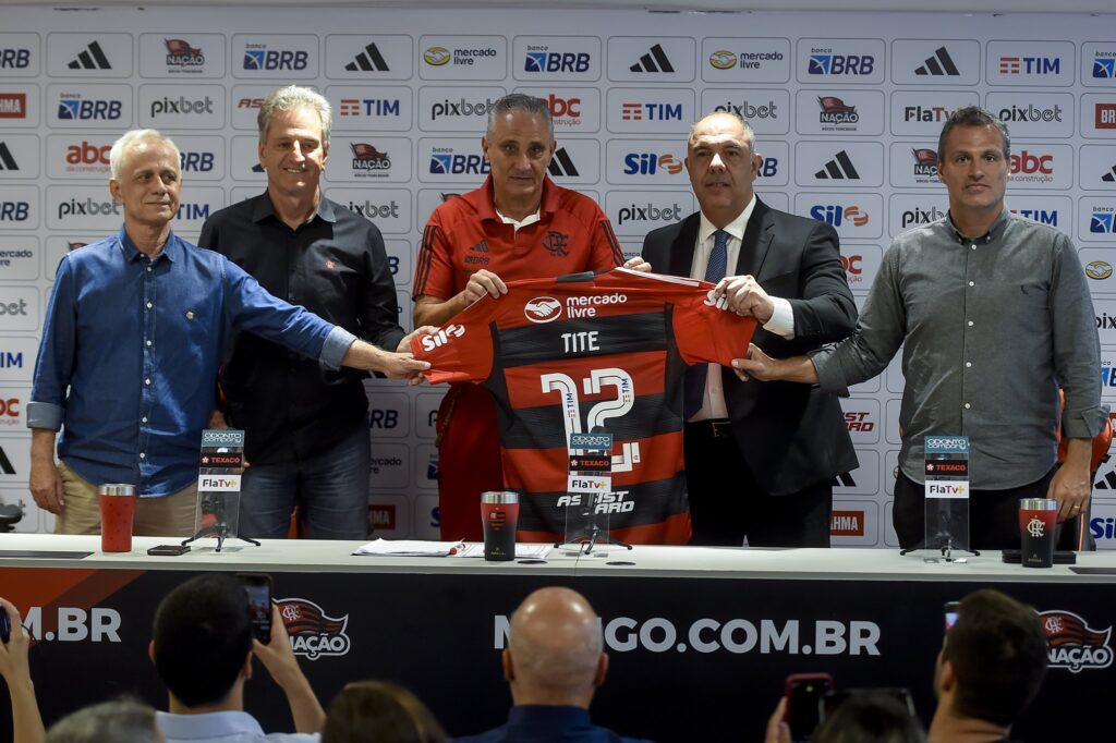 Landim e Tite na apresentação do treinador no Flamengo