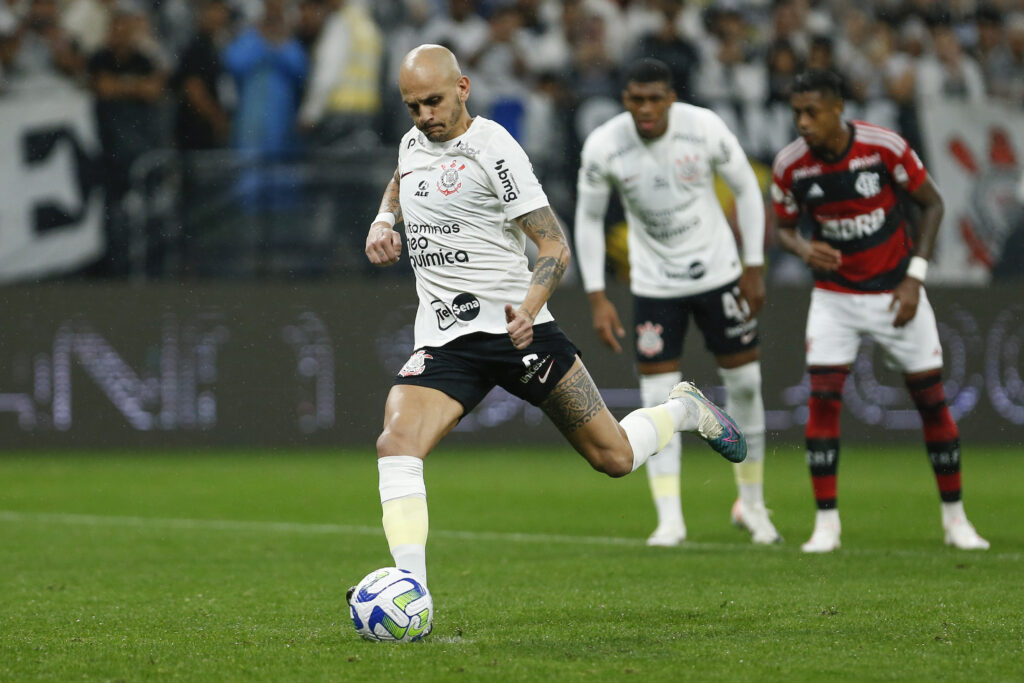 Fábio Santos marca gol em Corinthians x Flamengo