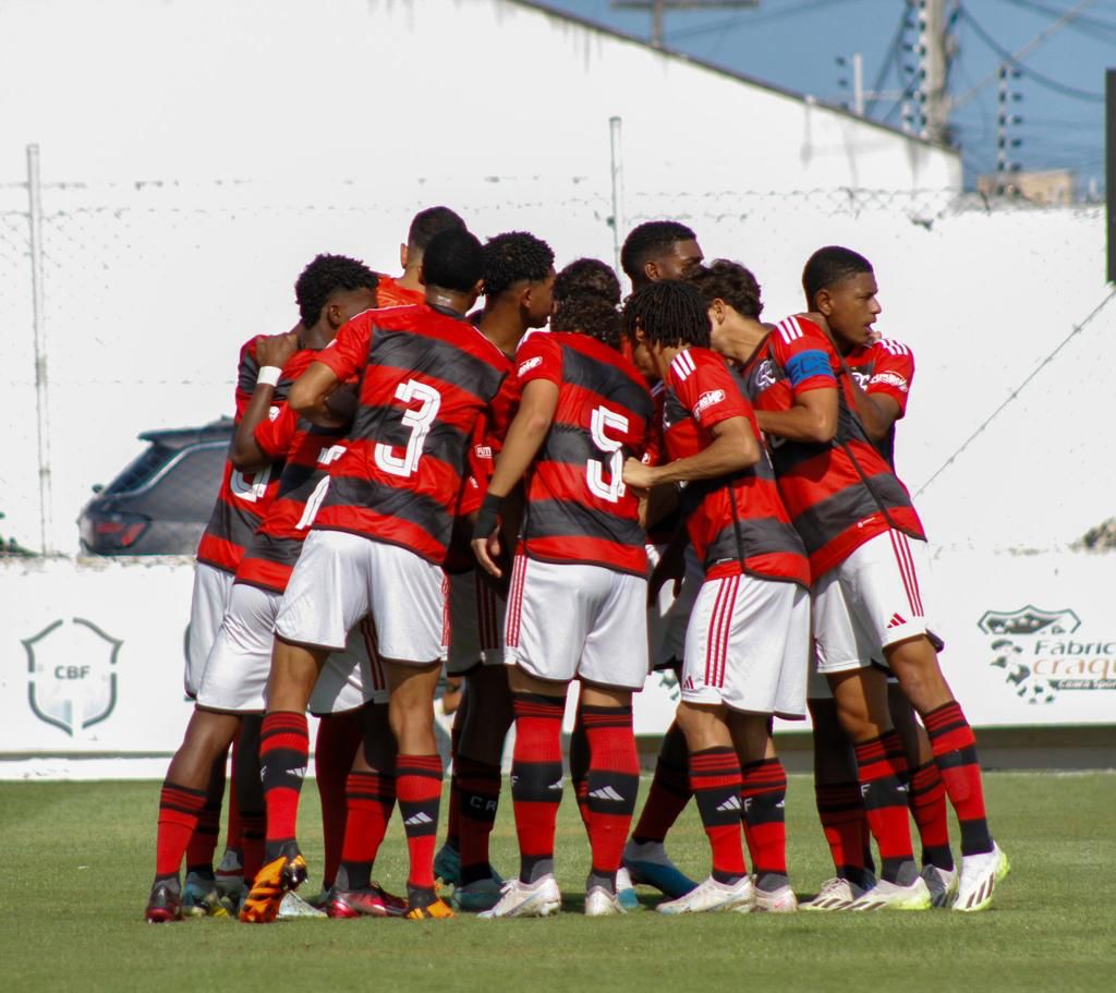Time do Flamengo antes de partida pelo Brasileirão Sub-17; Fla enfrentou São Paulo na semifinal do torneio