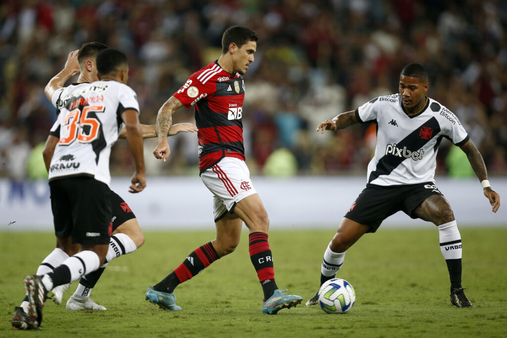 Tite define escalação do Flamengo para enfrentar o Vasco no Campeonato Brasileiro