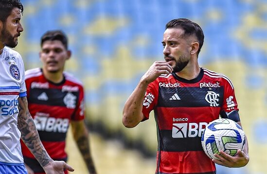 Com a ajuda de Everton Ribeiro, o Flamengo venceu o Bahia pelo Campeonato Brasileiro