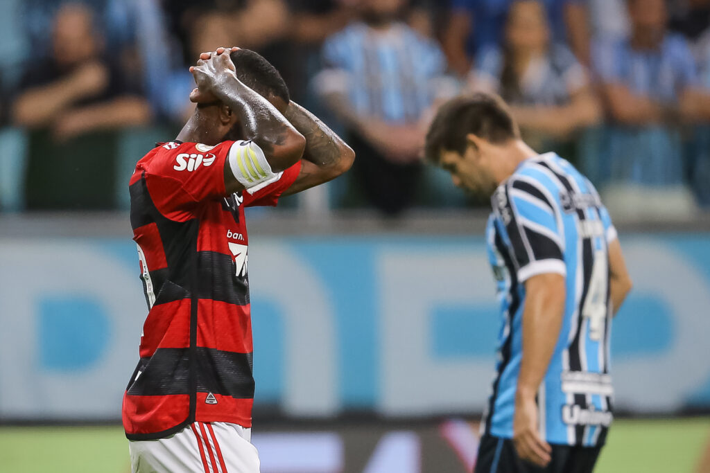 Gerson lamenta gol do Grêmio em jogo contra o Flamengo; Rubro-Negro perdeu de virada no Brasileirão
