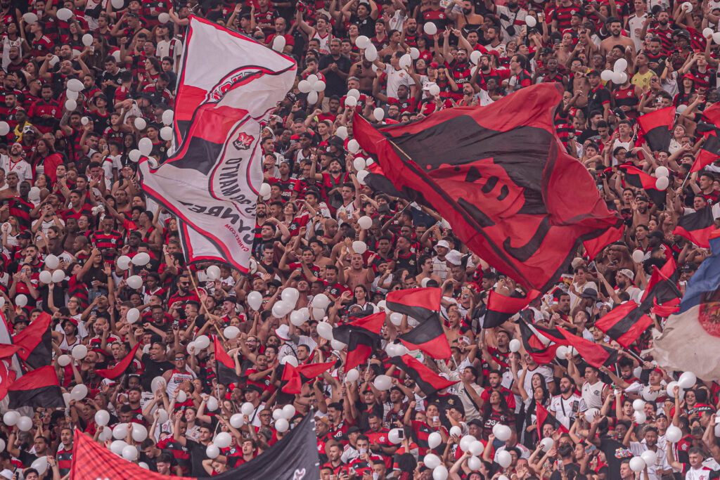 Torcedores do Flamengo no Maracanã em jogo contra o Vasco; 28ª rodada do Brasileirão teve maior média de público da edição