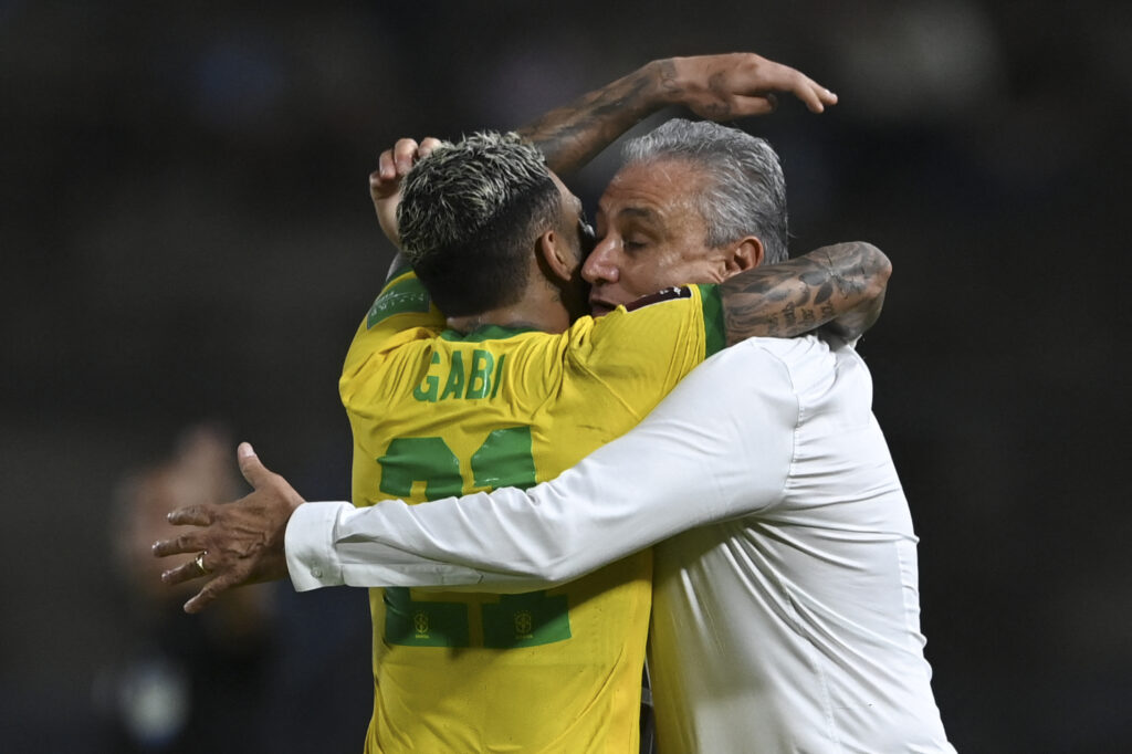 Jornalista dá dicas para Gabigol e Tite lidarem com os desentendimentos da Seleção Brasileira e prega Flamengo como foco para fim da "briga"
