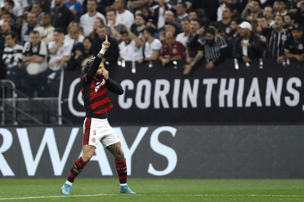 Flamengo enfrenta o Corinthians na Neo Química Arena neste sábado (7), pela 26ª rodada do Campeonato Brasileiro