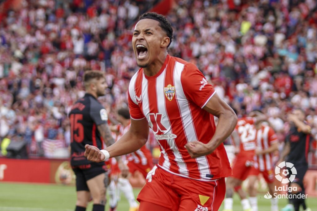 Lázaro ex-Flamengo comemorando gol pelo Almería