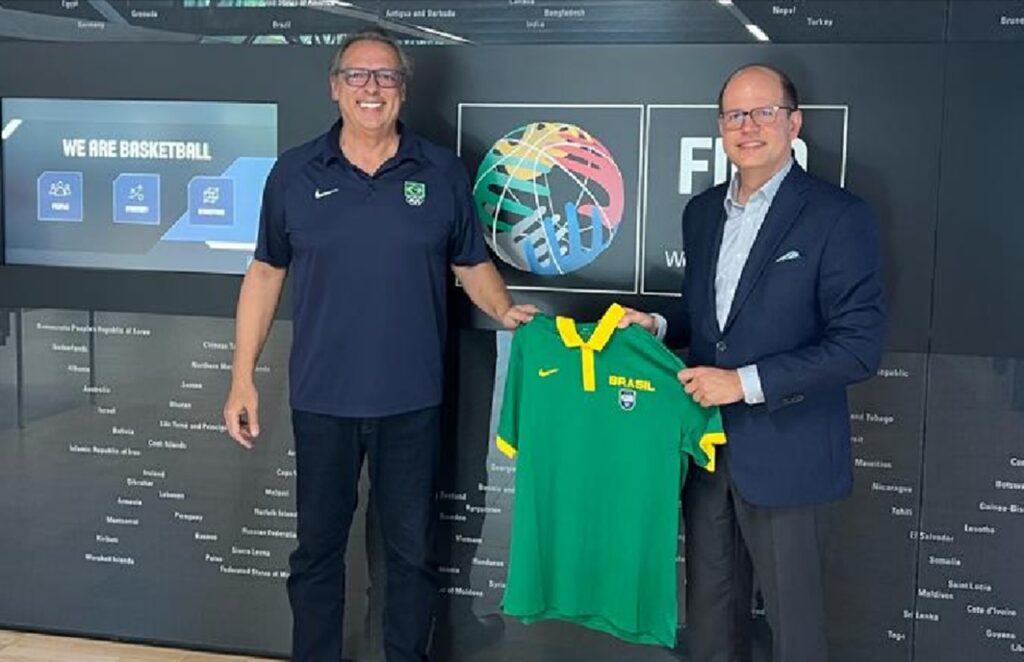 Presidente da CBB, Guy Peixoto se reúne com secretário geral da FIBA, em Genebra. Federação Internacional deve resolver conflito entre CBB e LNB, e Flamengo deve disputar nova "Copa do Brasil".
