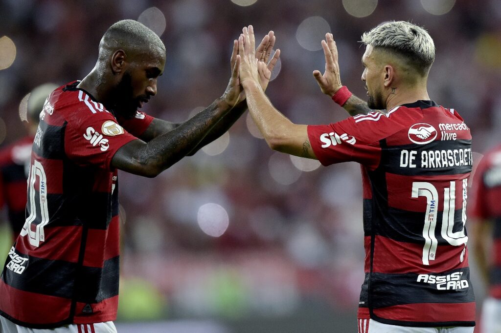 Provável escalação do Flamengo pode ter Gerson e Arrascaeta; dupla já se reapresentou ao Ninho do Urubu