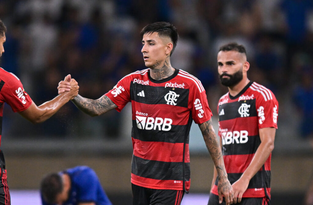 Erick Pulgar se destaca em vitória do Flamengo contra o Cruzeiro