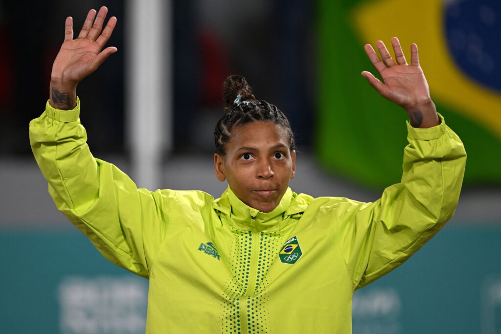 Rafaela Silva após conquistar medalha nos Jogos Pan-Americanos; judoca do Flamengo encerrou participação com ouro e prata
