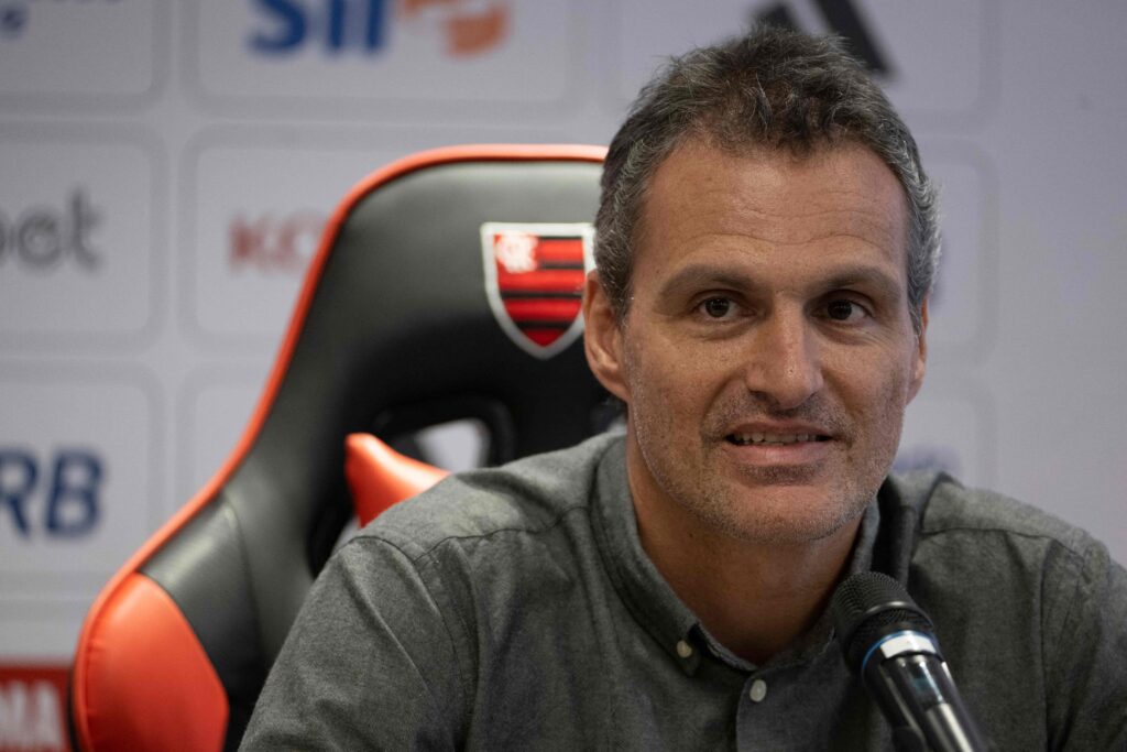 Bruno Spindel em coletiva do Flamengo; Arthur Muhlenberg elogiou dirigente do Flamengo e pediu mais espaço no lugar de Marcos Braz