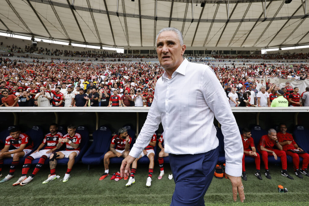 Tite conquistou mais uma vitória pelo Flamengo após bater o Vasco no Maracanã