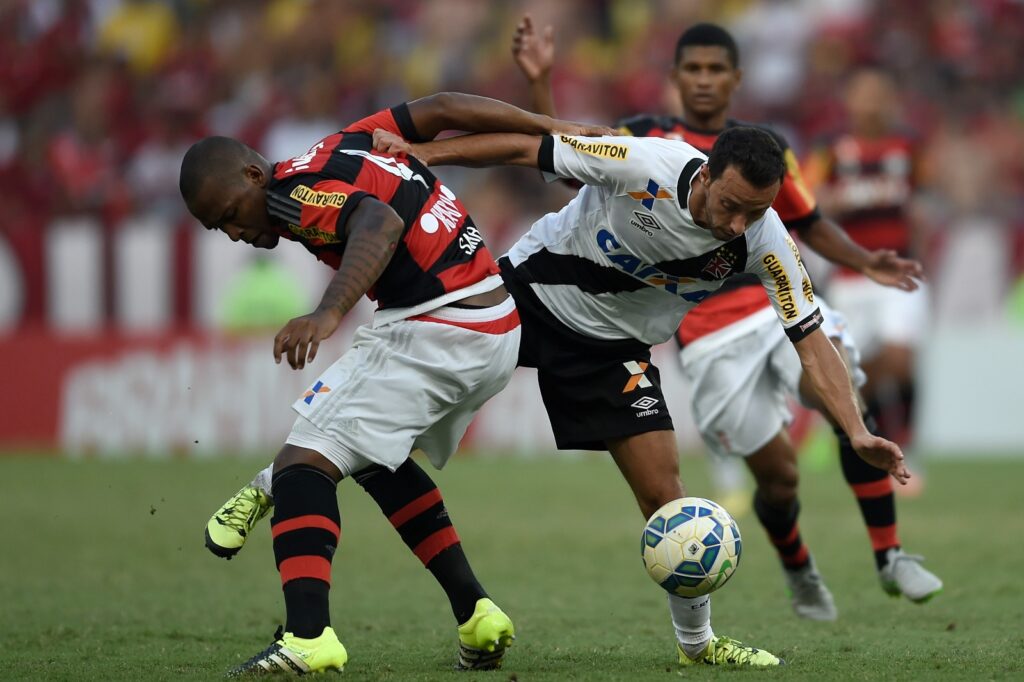 Última vitória do Vasco sobre o Flamengo no Brasileirão foi em 2015