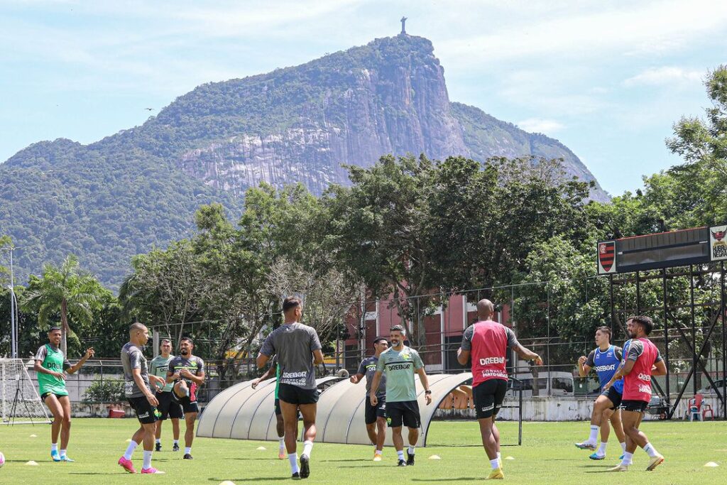 Cuiabá treina na Gávea após ajudar Flamengo com vitória sobre o Botafogo