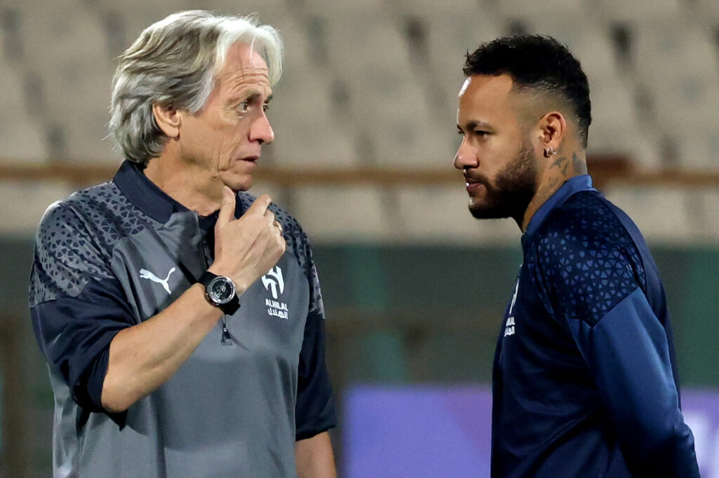 Neymar e Jorge Jesus conversam antes de jogo decisivo do Al-Hilal