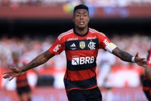Bruno Henrique em jogo do Flamengo; renovação do atacante, novo contrato de patrocínio, Tite e as últimas notícias