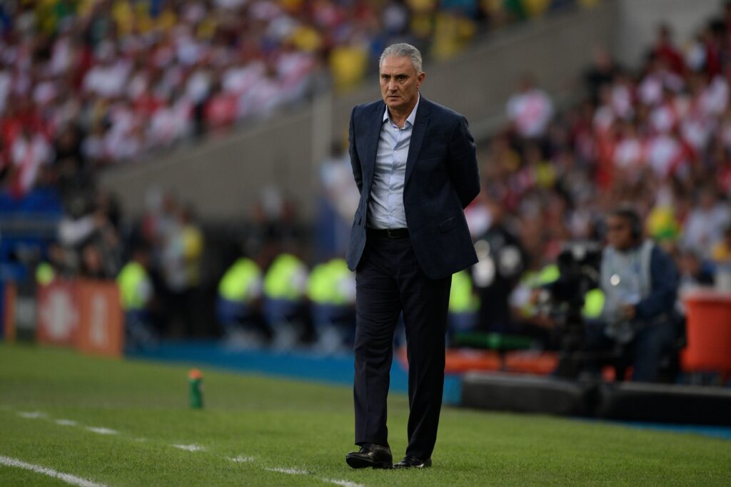 Depois de enfrentar Cruzeiro em Minas, Tite encontra torcida do Flamengo pela primeira vez no Maracanã para clássico contra o Vasco