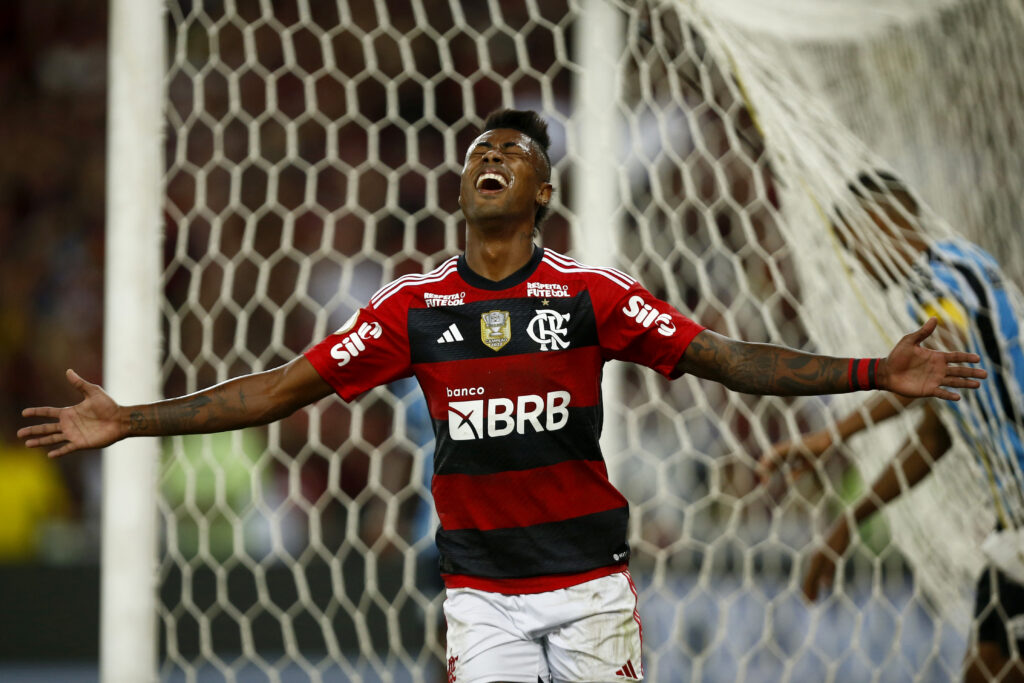 Bruno Henrique e Flamengo chegam a um acordo e atacante irá renovar por 3 temporadas