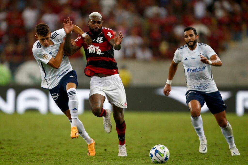 Flamengo x Cruzeiro em jogo no Maracanã; confira palpites para a 27ª rodada do Brasileirão