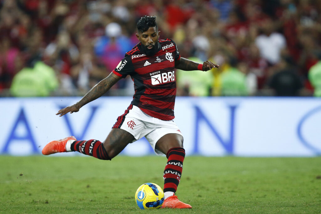 Rodinei atuando pelo Flamengo. Torcedores pedem retorno de jogador do Olympiacos após Wesley ter má atuação contra o Bolívar.