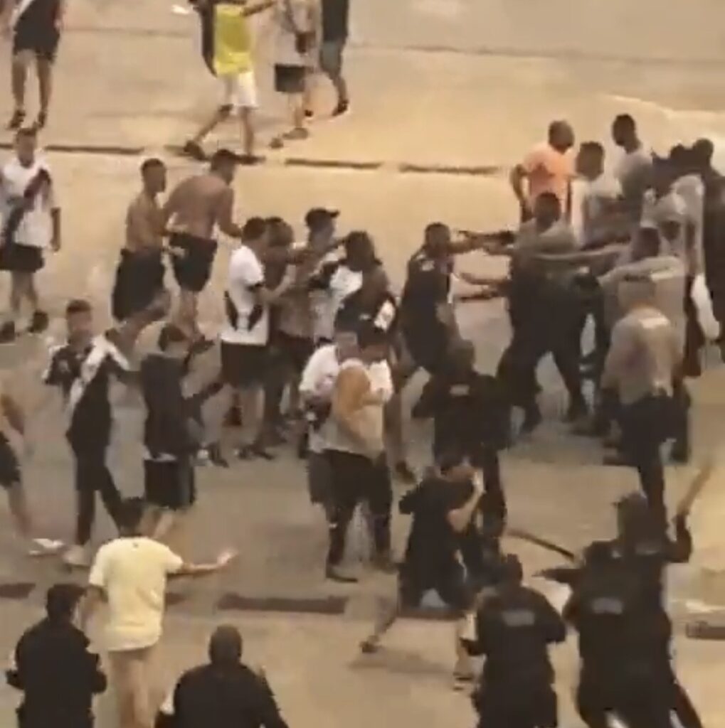 Após o clássico, torcedores do Vasco brigaram com a segurança do Maracanã e flamenguistas filmaram e riram da situação