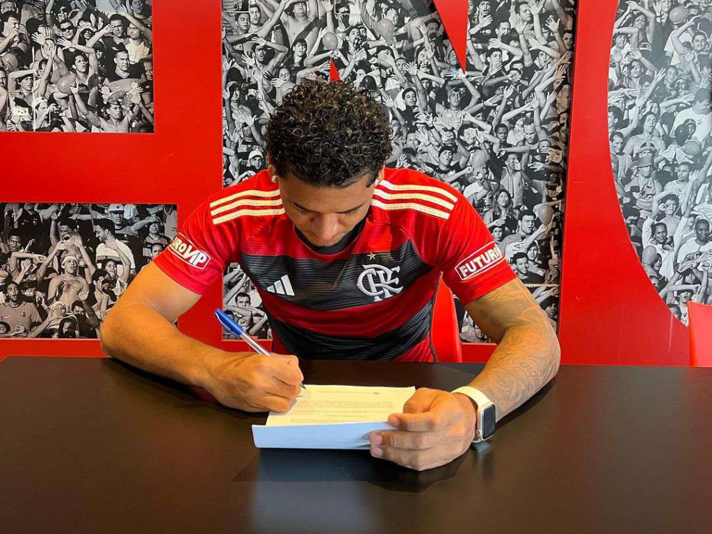 Rayan Lucas, volante que ganhou Campeonato Brasileiro Sub-20 renova seu contrato com o Flamengo