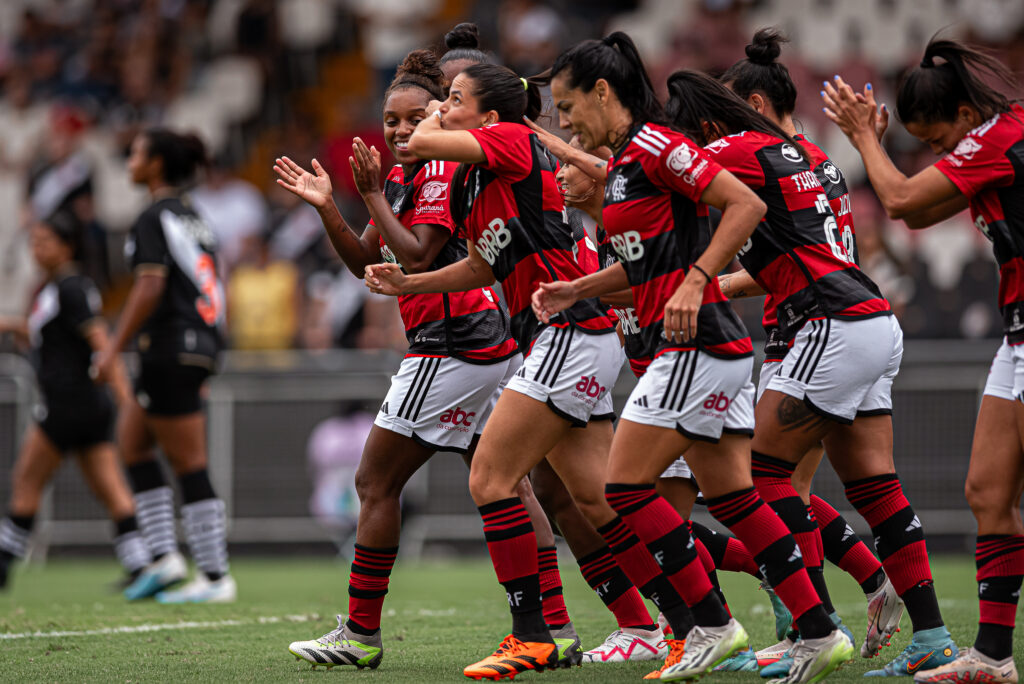 Flamengo e Botafogo se enfrentam neste domingo, na Gávea, pela final do Carioca Feminino; veja onde assistir ao vivo