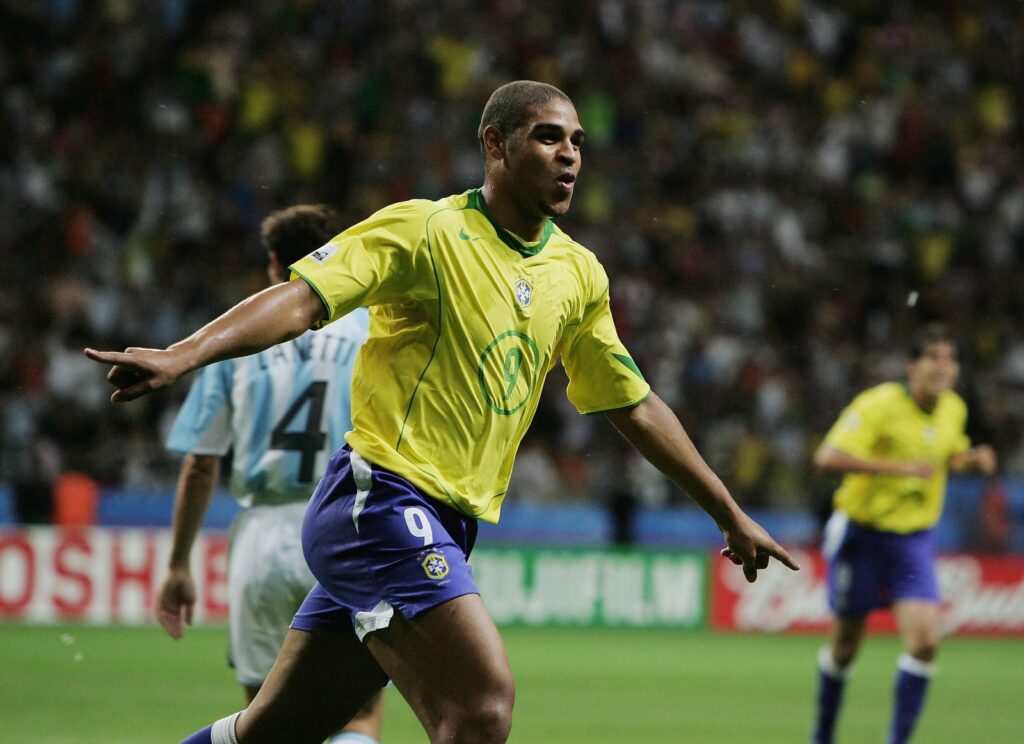 Adriano Imperador é um dos ex-jogadores do Flamengo que decidiram um Brasil x Argentina