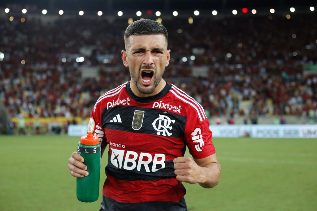 Arrascaeta comemora gol vitória do Flamengo sobre o Red Bull Bragantino