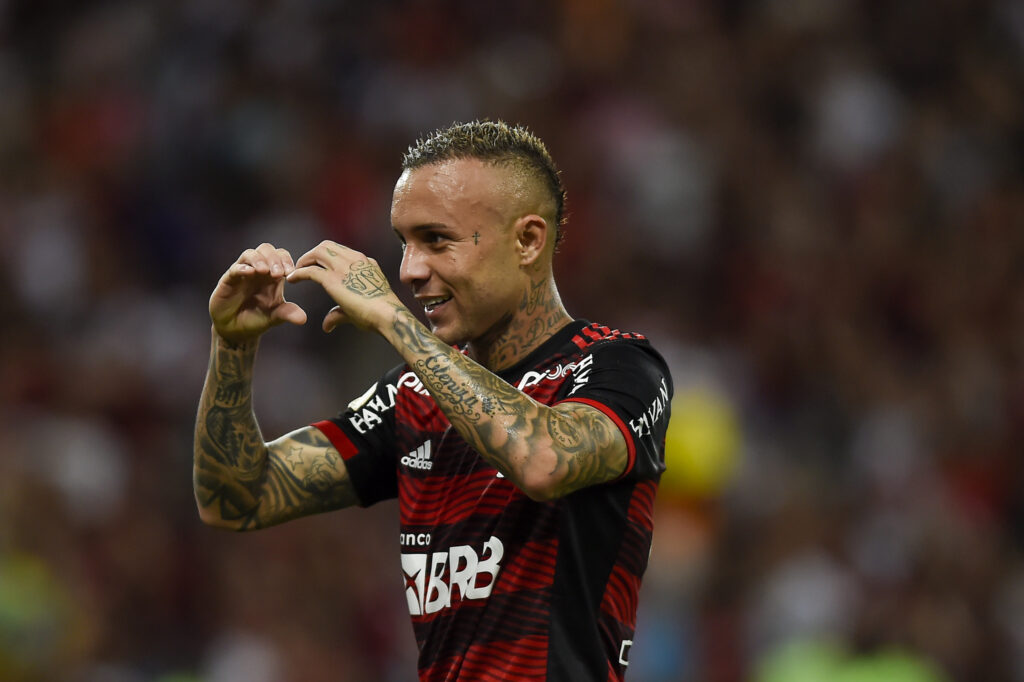 Cebolinha comemora gol do Flamengo contra o Atlético-MG no Brasileirão de 2022
