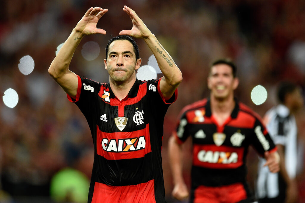 Chicão ex-Flamengo volta ao Corinthians