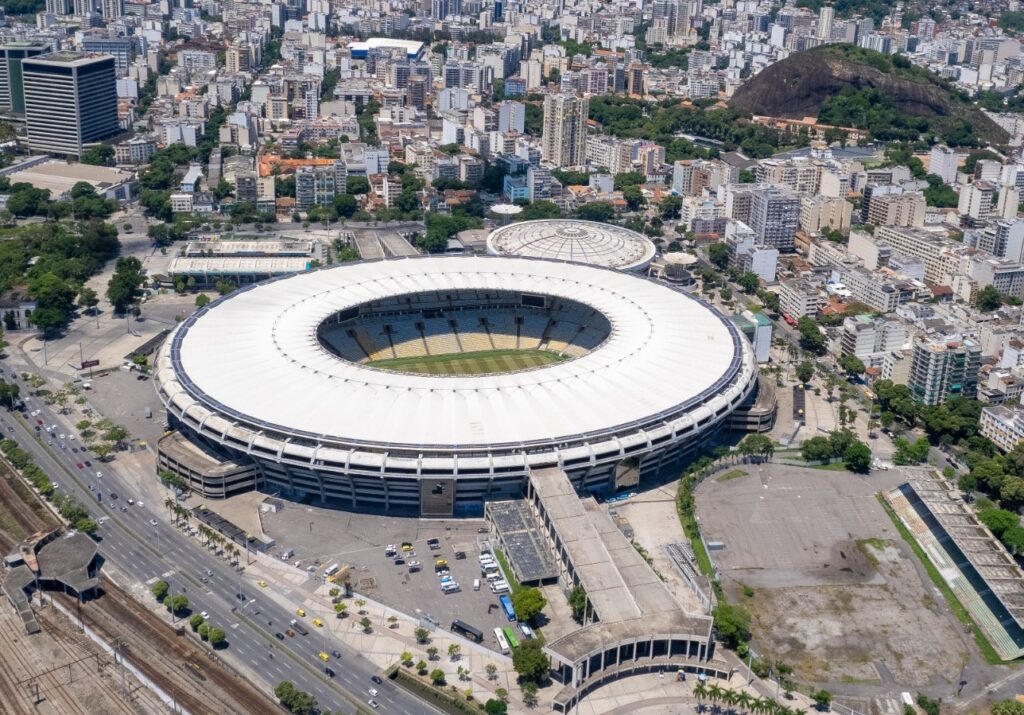Maracanã visto de cima; Entorno do estádio terá esquema especial de trânsito para Flamengo x Bragantino