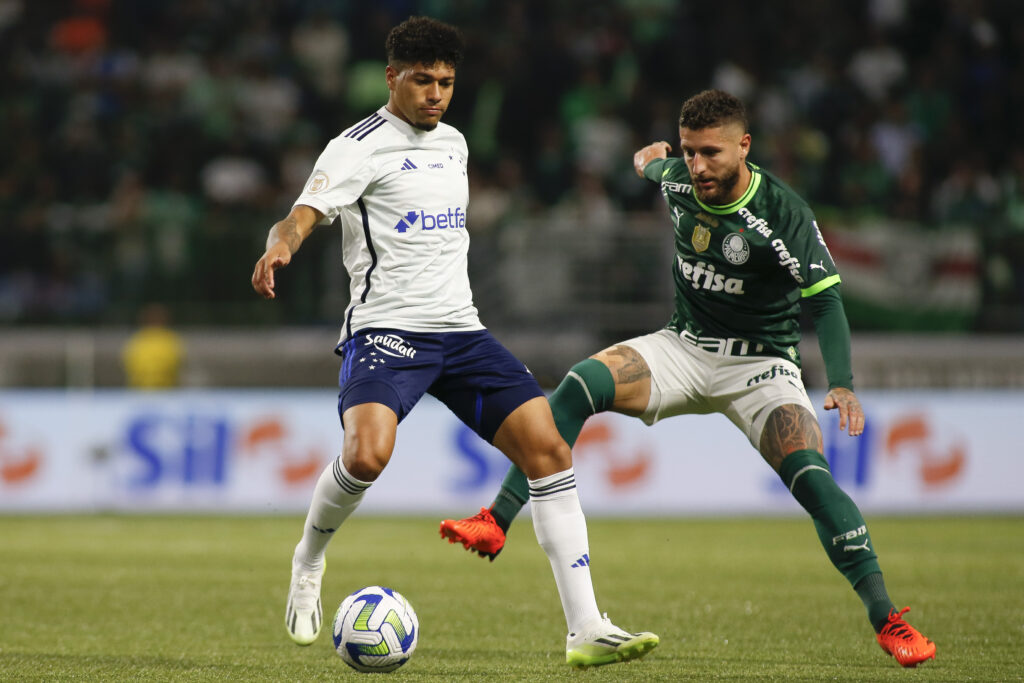 Cruzeiro pode jogar contra o Palmeiras mirando na Sul-Americana e beneficiar Flamengo no final do Brasileirão