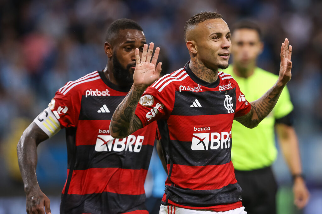 Everton Cebolinha comemora gol pelo Flamengo; atacante evoluiu desde a chegada de Tite