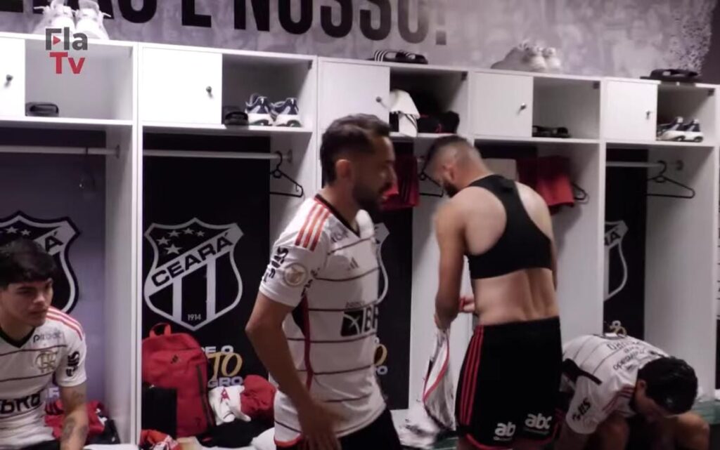 Everton Ribeiro no vestiário do Flamengo