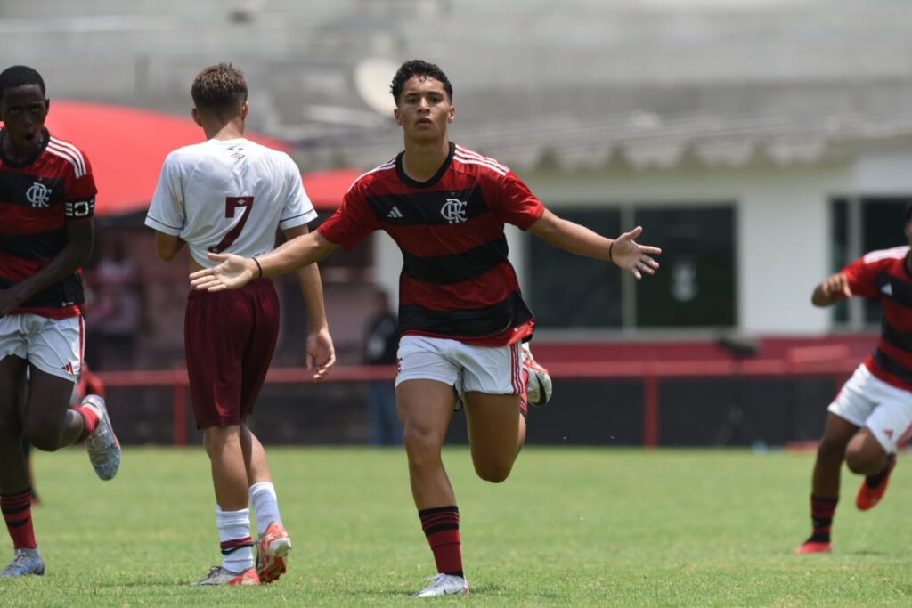 Neste sábado (25), o Flamengo bateu o Fluminense em Xerém e se tornou campeão da Taça Rio Metropolitano Sub-14