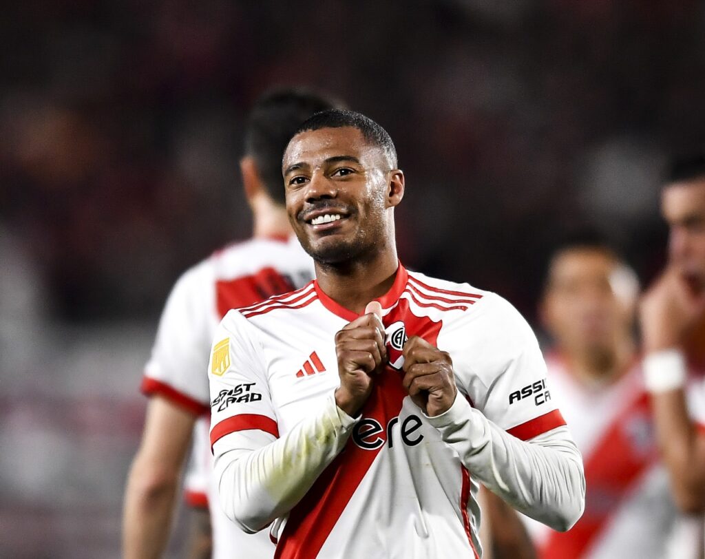 De La Cruz com a camisa do River Plate; jogador uruguaio é o alvo do Flamengo para a próxima janela de transferências
