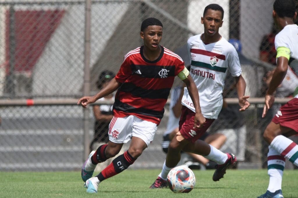 Flamengo e Fluminense se enfrentaram pelo jogo de ida da final do Carioca Sub-15