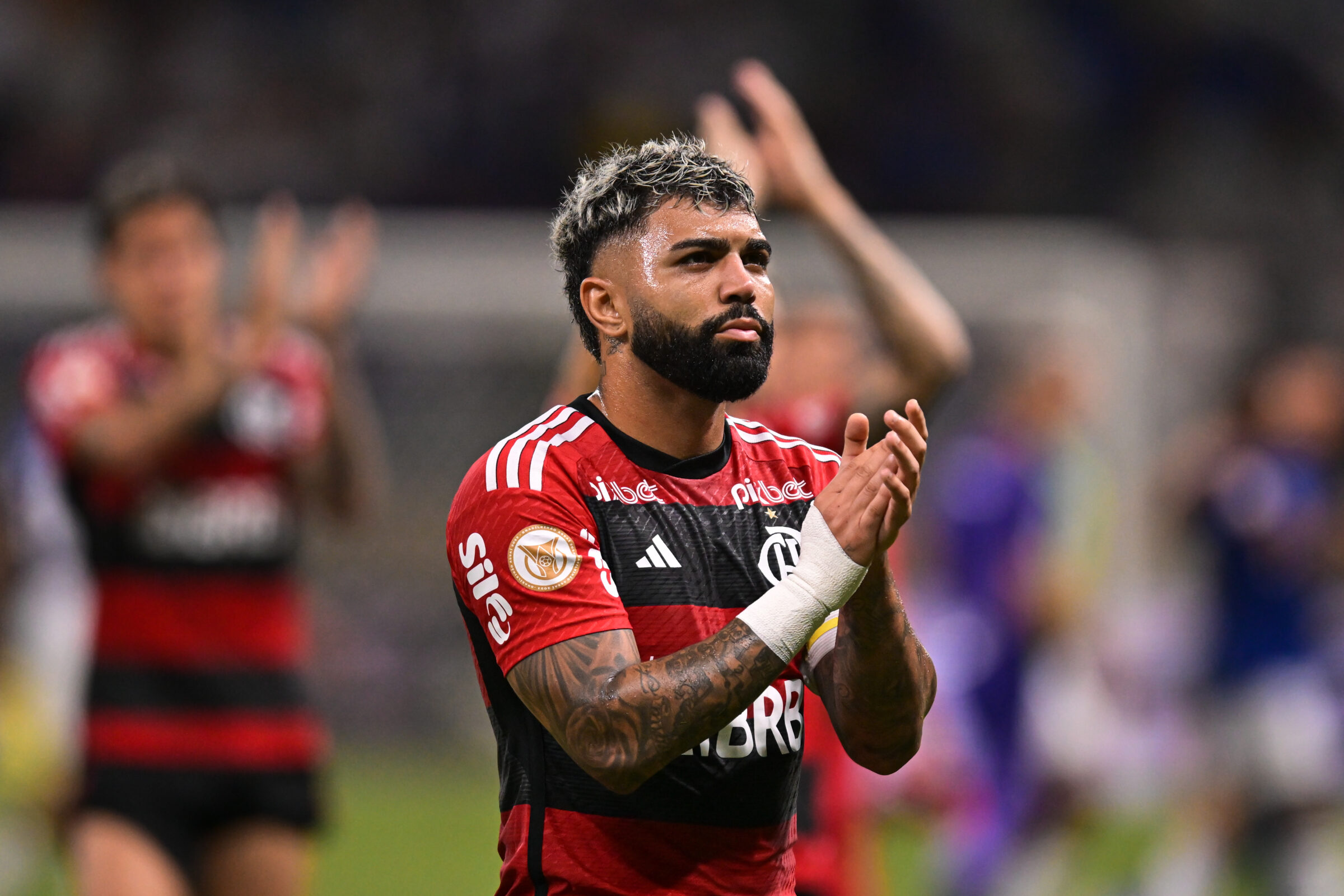 Jornalista coloca Gabigol ao lado de Neymar como melhor atacante