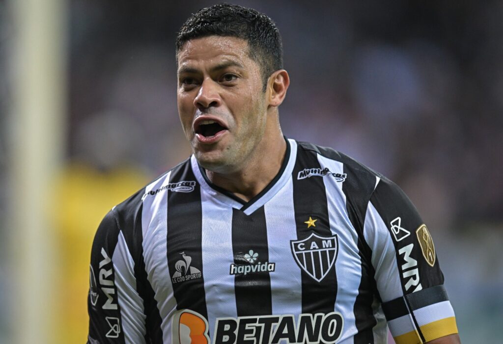 Hulk, do Atlético-MG, feliz em campo; graças ao Palmeiras, atacante joga contra o Flamengo