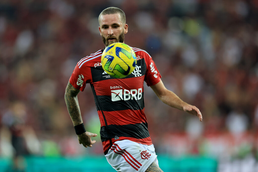 Léo Pereira do Flamengo pode jogar no Al-Hilal